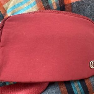 Lululemon Everywhere belt bag- Crimson / Brick Red